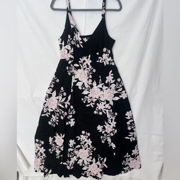 Torrid Black and Pink Floral Maxi Dress NWT size 12(0) - Picture 1 of 8